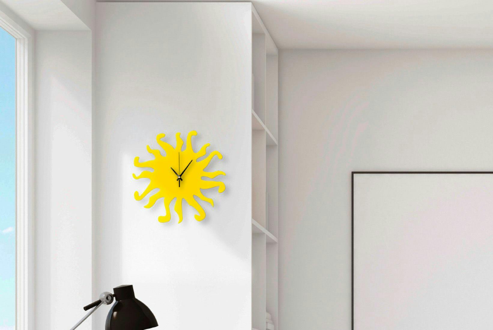 Zegar w kształcie słońca do pokoju dziecięcego.
